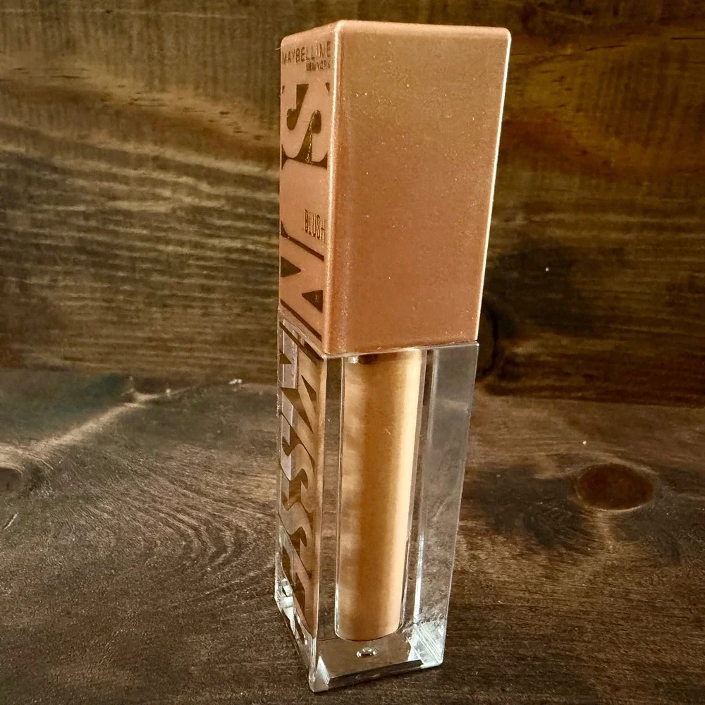 Maybelline delivers shimmer set
